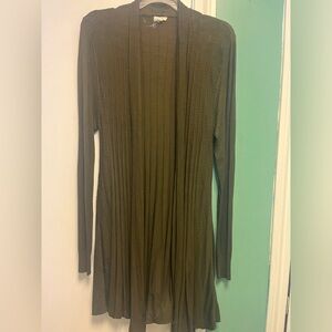 Beautiful pleated sweater army green color